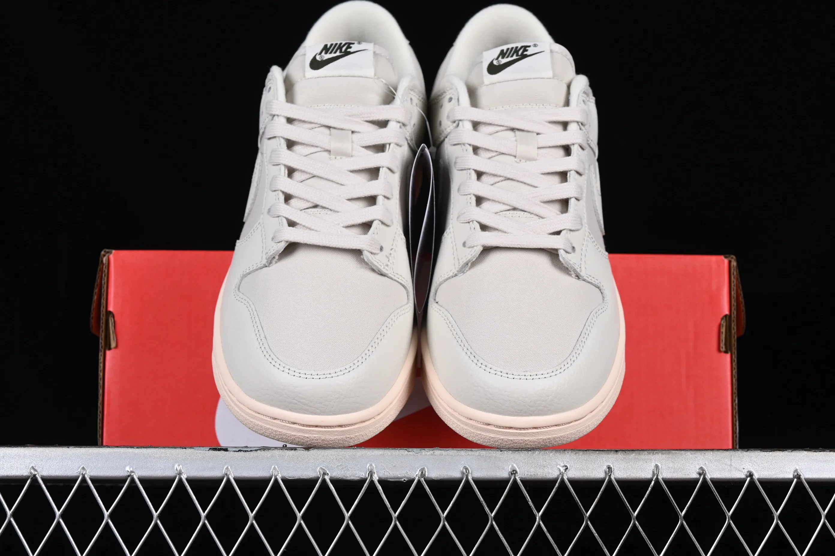 All Categories Nk SB Dunk Series Nk SB Dunk Low Low-top sneakers Nk Dunk Low "Light Orewood Brown" ​Light brown canvas SB low-top sports and leisure sneakers DZ2538-100